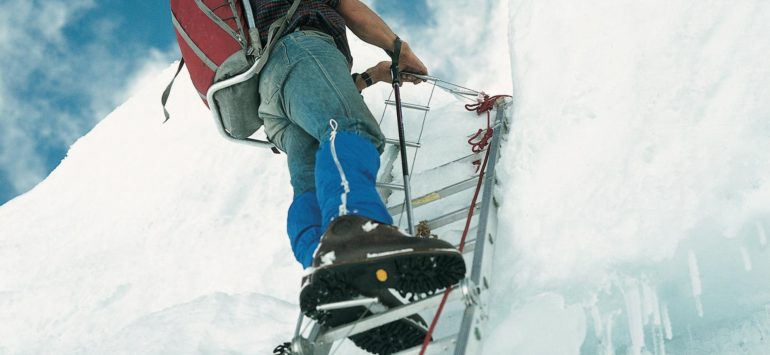 “Mr Deuter” mit Jeans auf den Everest